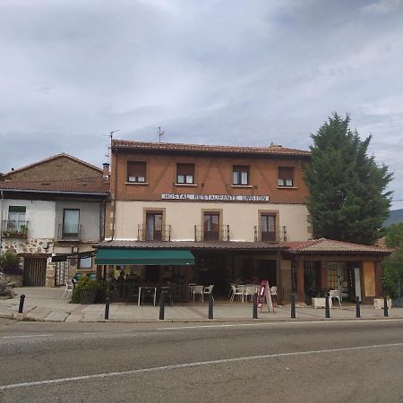 Hostal Urbion Vinuesa Bagian luar foto